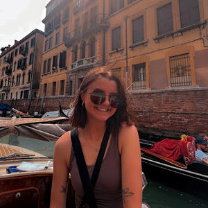 Meet your Posher, Emily